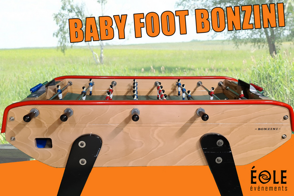 un babyfoot bonzini sur fond de parc