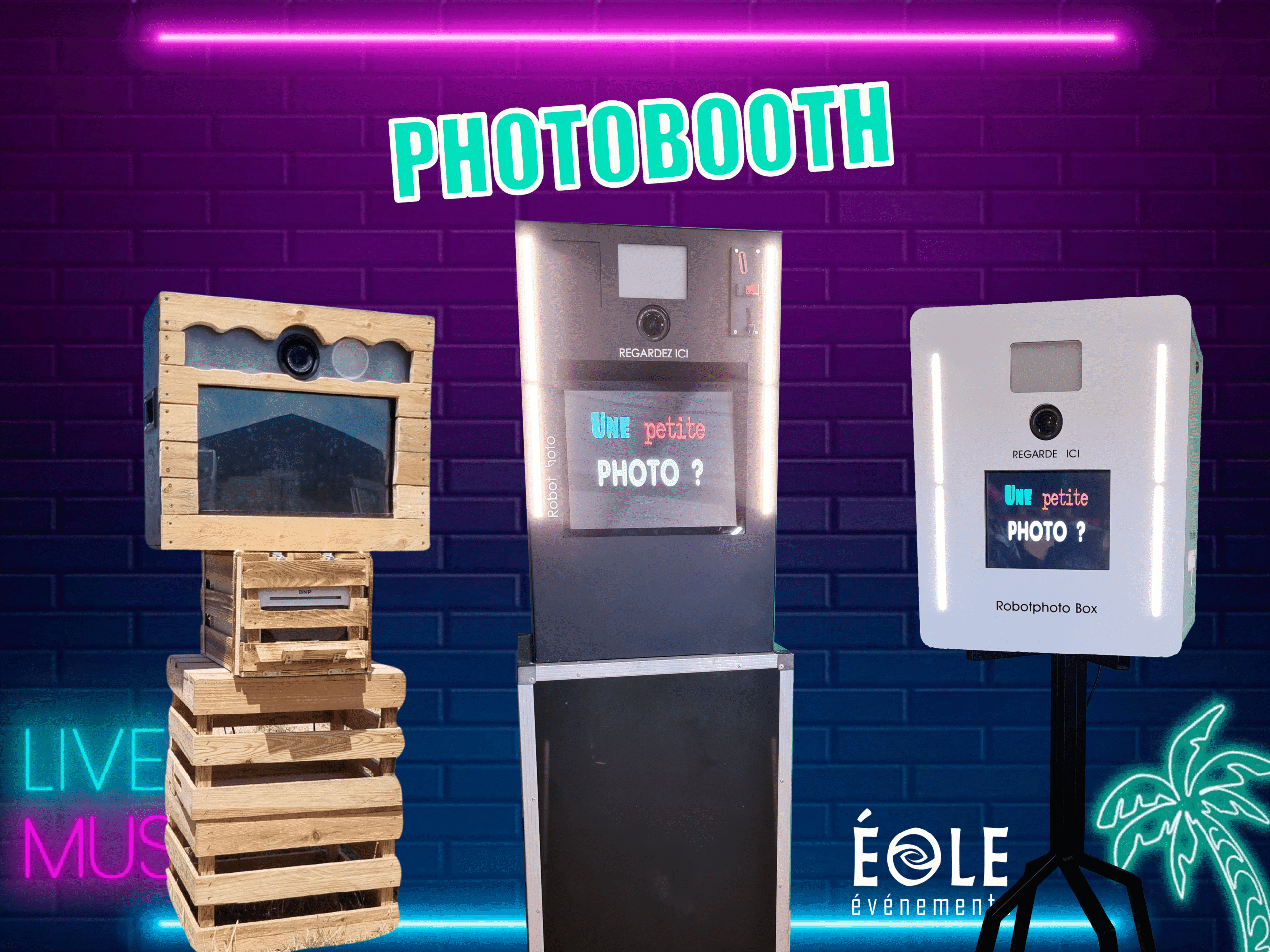 3 bornes photos (un blanc, un noir et un en bois) avec écrit photobooth en gros